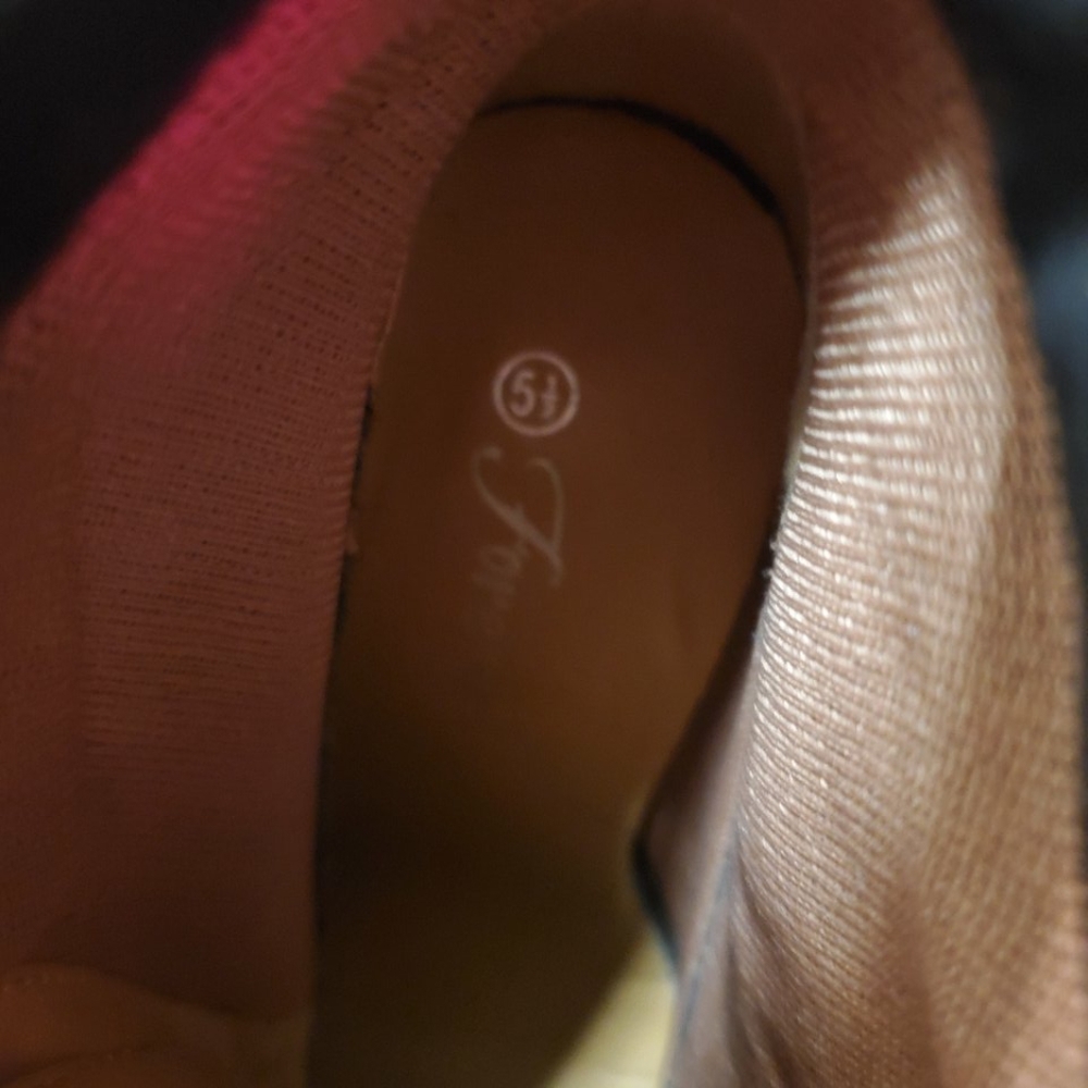 Boot - Picture 3 of 4